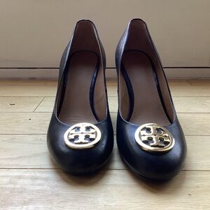 Burch Logo Medallion Wedge Pump | Black Leather | Gold Logo | Size 8.5